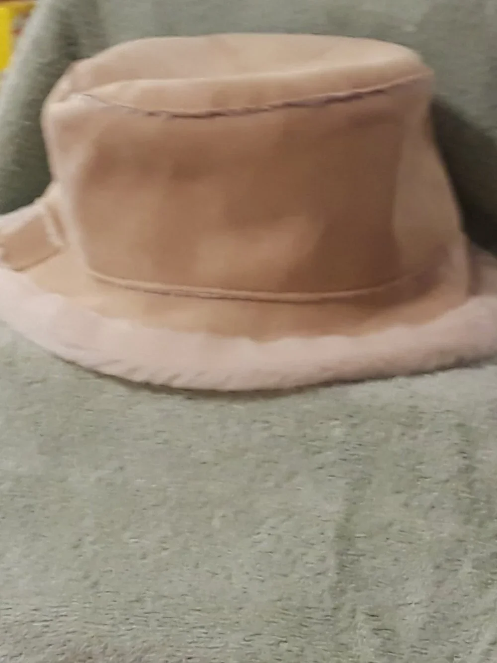 NWOT David & Young Tan & Cream Cozy Chic Faux Fur/Shearling Brim Bucket Hat 22
